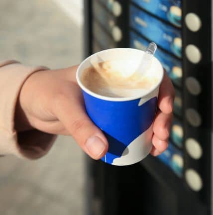 Un distributeur automatique de café