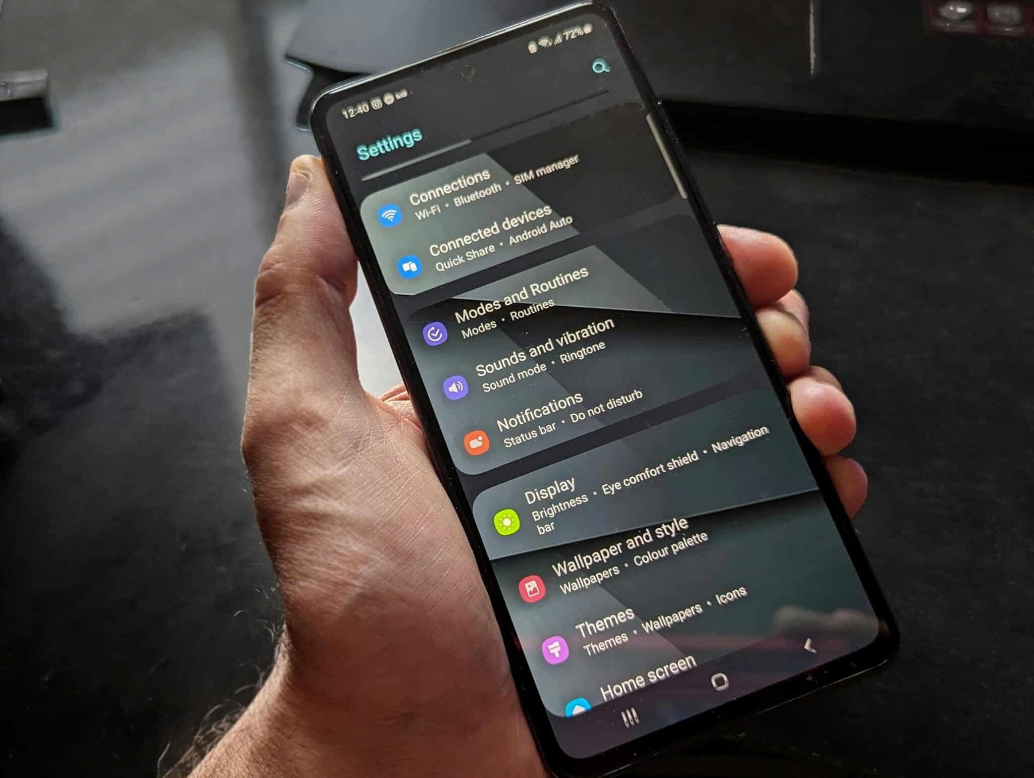 Écran de téléphone affichant la connexion internet.